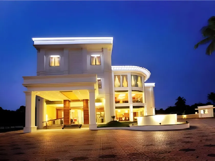 Hotel Wyte Portico - Image 1