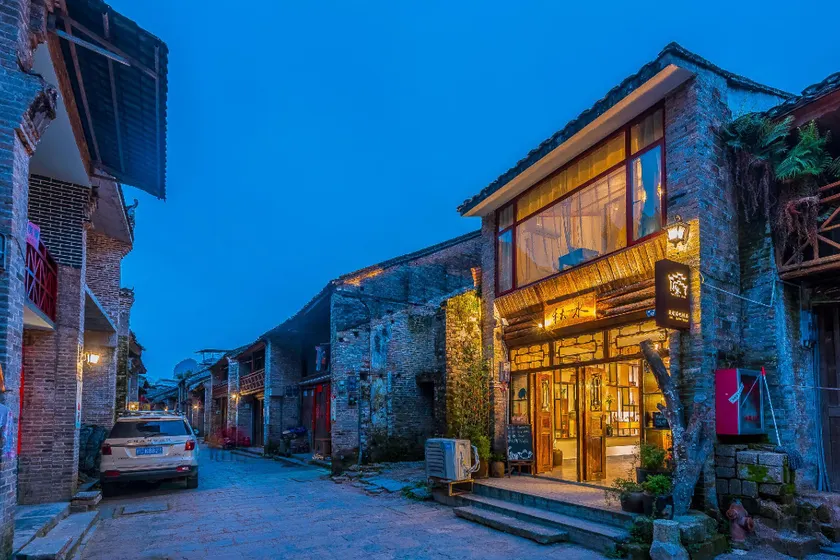 Autumn Inn - Image 1