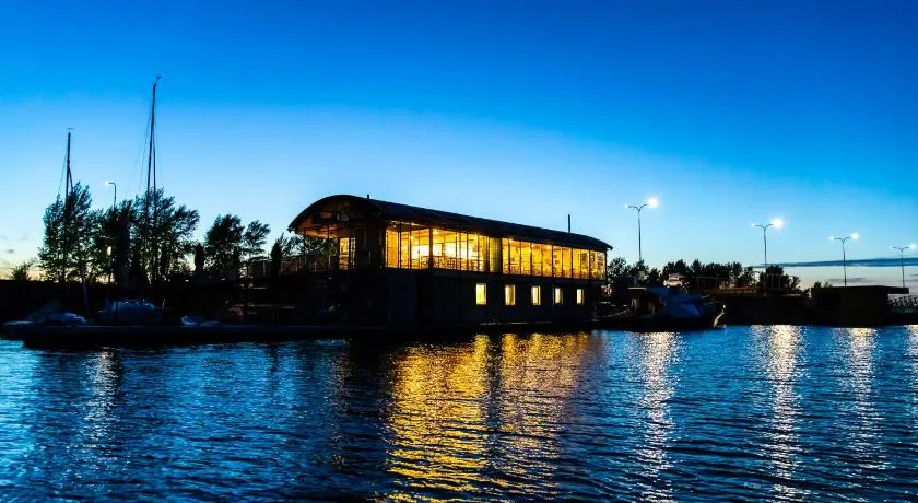 YACHTER CLUB Modrá Čajka - Image 1