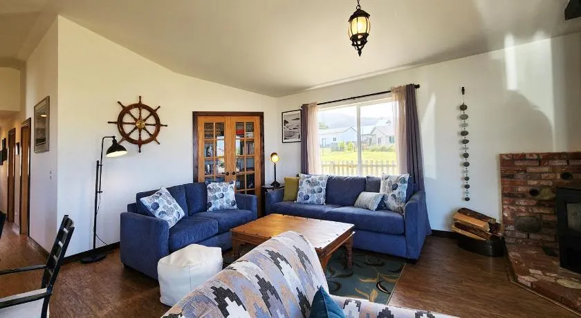 Ocean View, Walk to Everything! Dog Friendly! Wheelhouse Cottage - Image 1