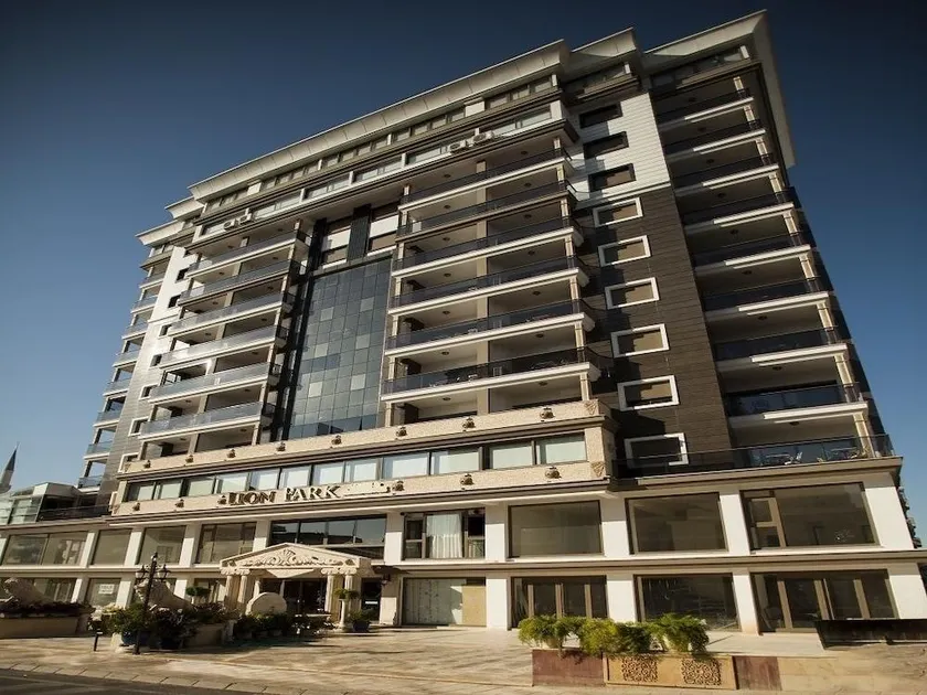 Lion Park Suites & Residence Hotel - Image 1