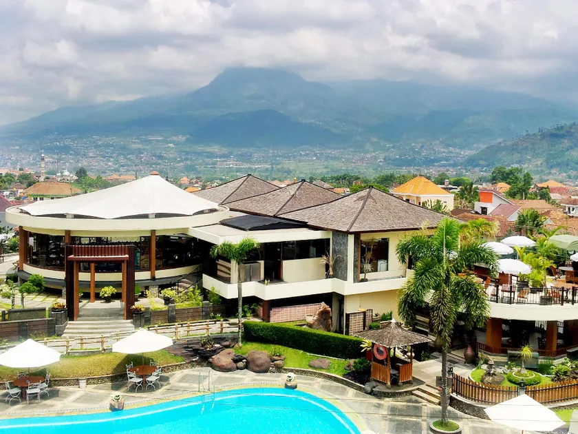 Purnama Hotel - Image 1
