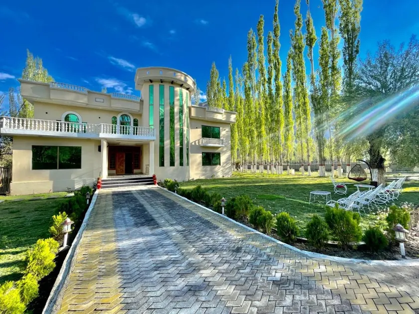 Skardu Saraye Hotel & Resort - Image 1