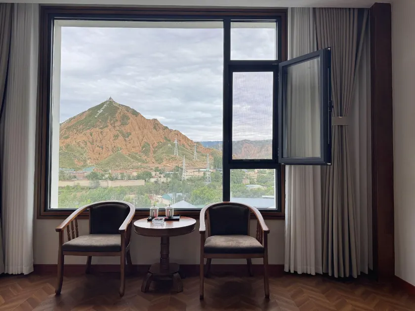 Gongga Grand Hotel - Image 1