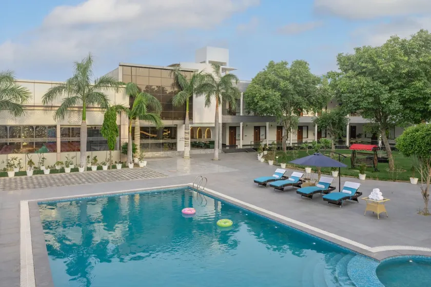 Clarks Inn Bichpuri, Agra - Image 1
