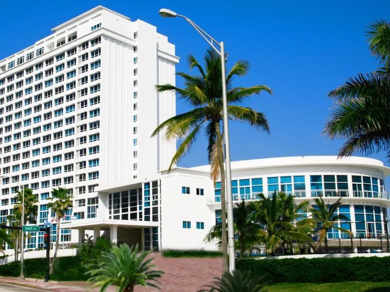 Miami Beach Apartments by MiaRentals - Image 1