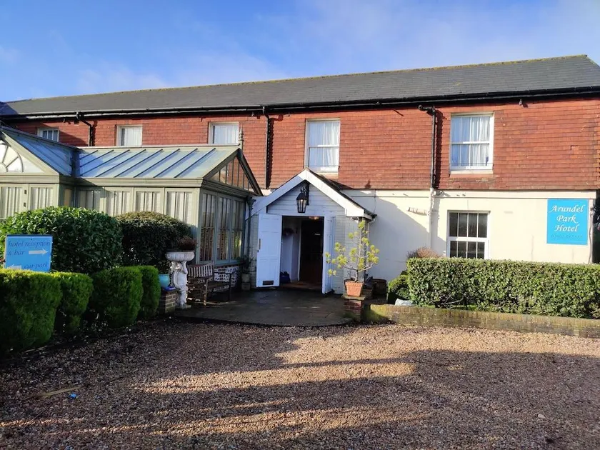 Arundel Park Hotel - Image 1