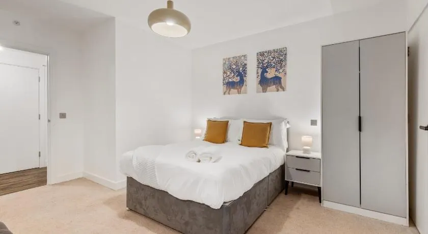 Khayat Homes - Contemporary One Bedroom Apartment - Image 1