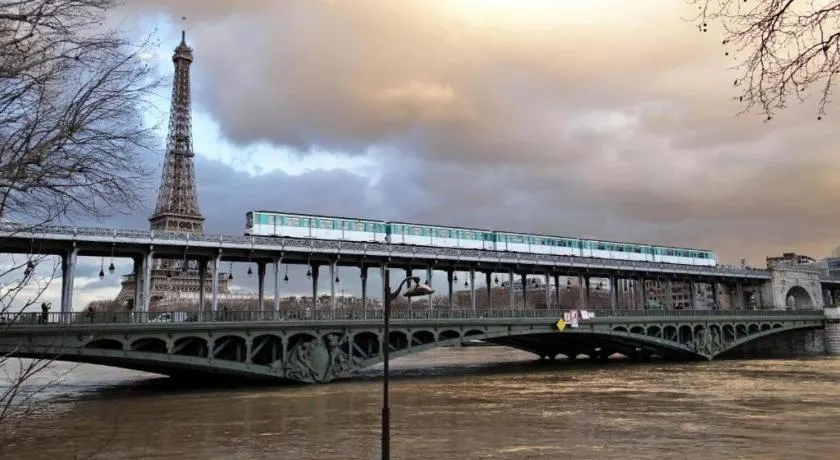 Chatillon Citea Capsule Chambre chez l'habitant Chatillon métro pour nuitée avec accès direct Paris centre et Espace limité en journée Paris sans nuitée accès limité 8h00-19h00 pour dépôt bagages - Image 1