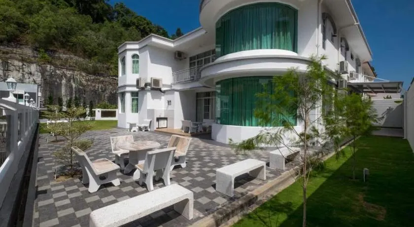 6, Persiaran Tanjung Bunga 3 - Image 1