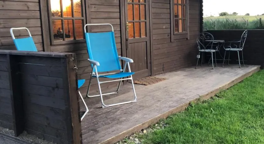 Cabin on the lake - Image 1