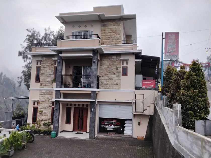 Villa RICKY 3 Bromo Comfortable Homestay - Image 1