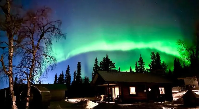 LAKESIDE AURORA CABINS - Image 1