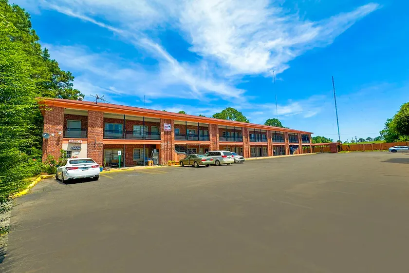 Sunrise Inn By OYO Albany - Image 1