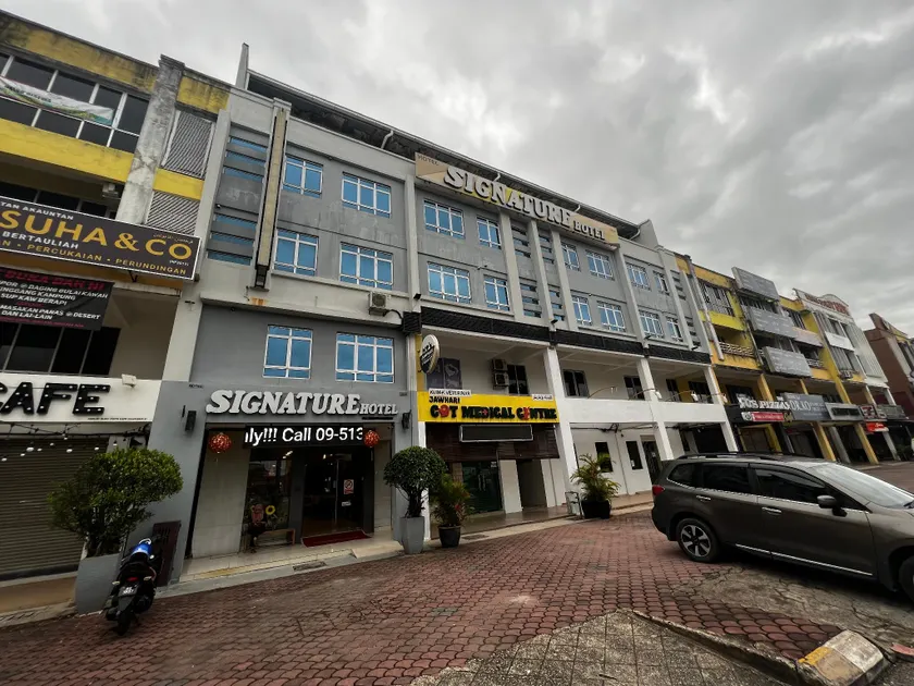 Signature Hotel - Image 1