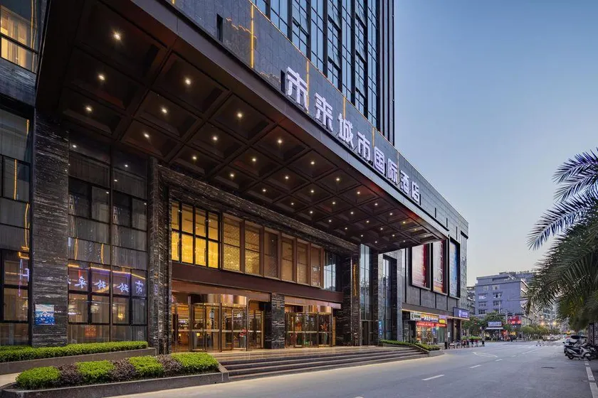 V City Hotel - Image 1