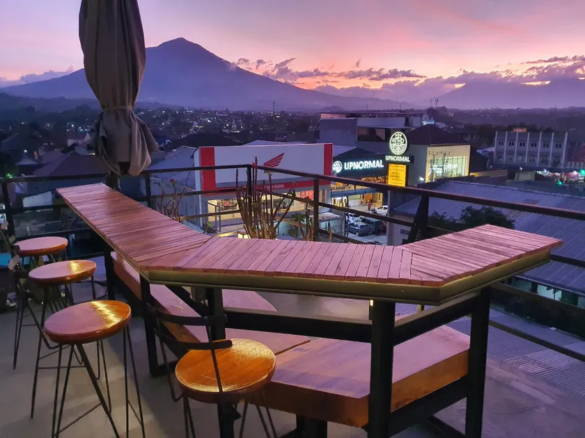 New Golden Clouds - Non Smoking Homestay - Image 1