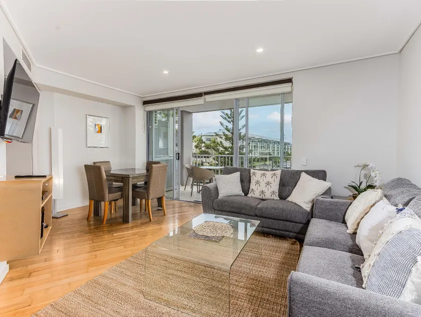 Superior One Bedroom Apartment with Park Views - Image 1