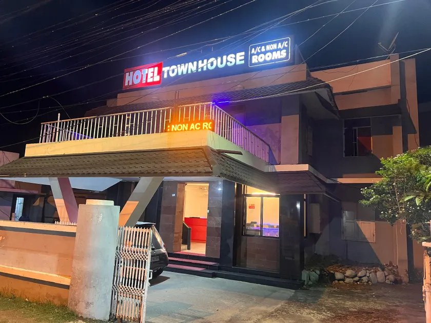 Hotel Sunday - Townhouse Club Airport Trivandrum - Image 1