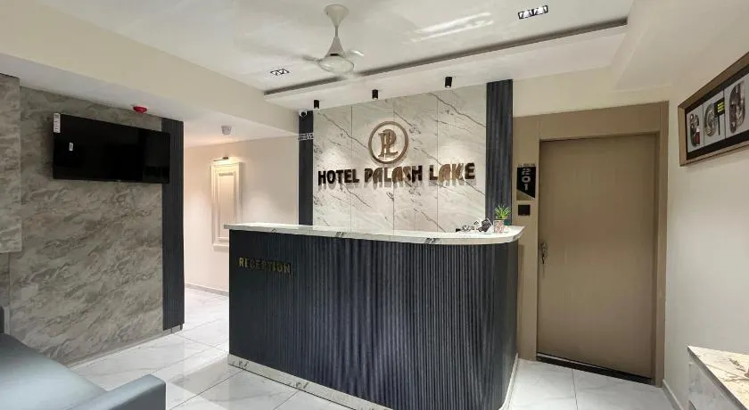 Hotel Palash Lake - Image 1