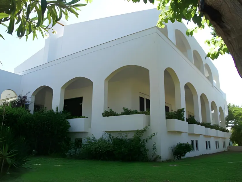 Mantenia Hotel - Image 1