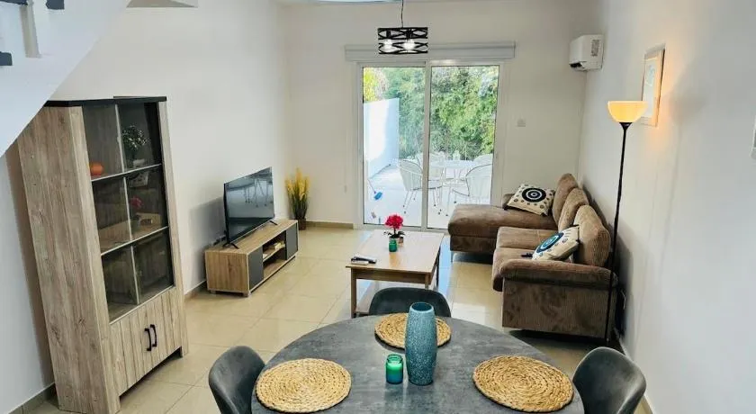 Blue Horizon Two-Storey House just 400 m from the Beach - Image 1