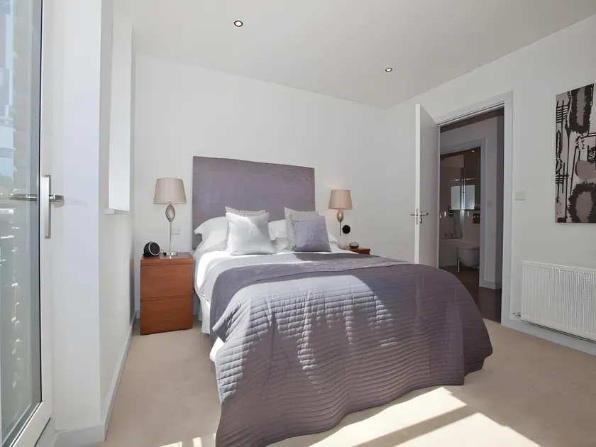One White's Row Apartments - Image 1