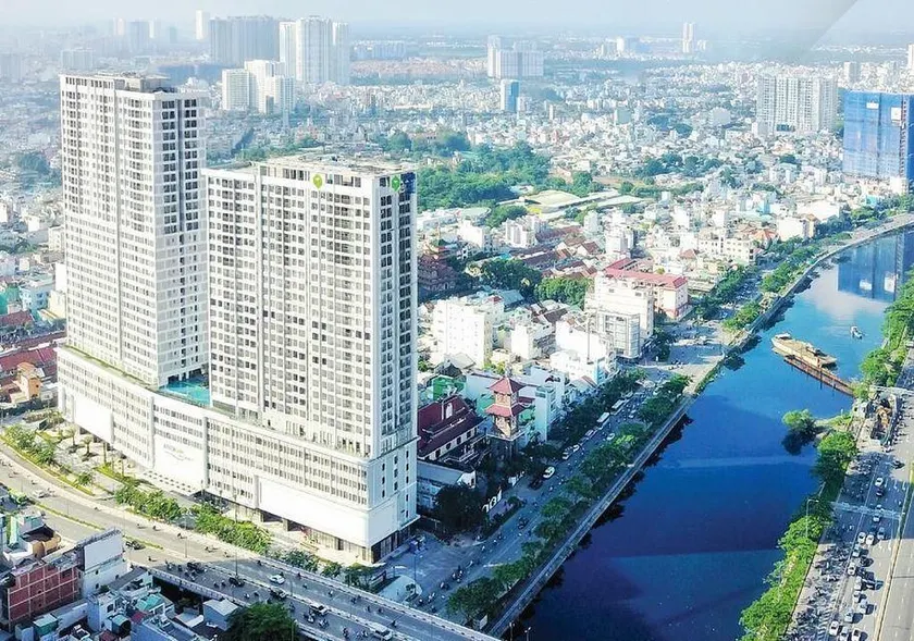 SAIGON 9 - Rivergate Residence Infinity Pool - Image 1