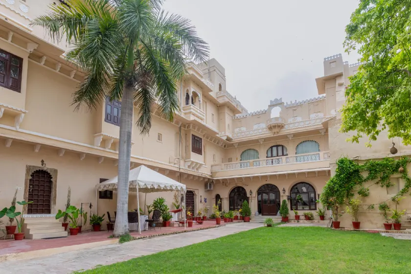 Rajmahal Palace -3 Luxury |FF rooms by Homeyhuts - Image 1
