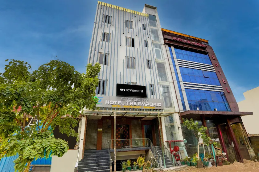 Townhouse Status By Sbg Near Anand Vihar Vaishali Metro Station - Image 1