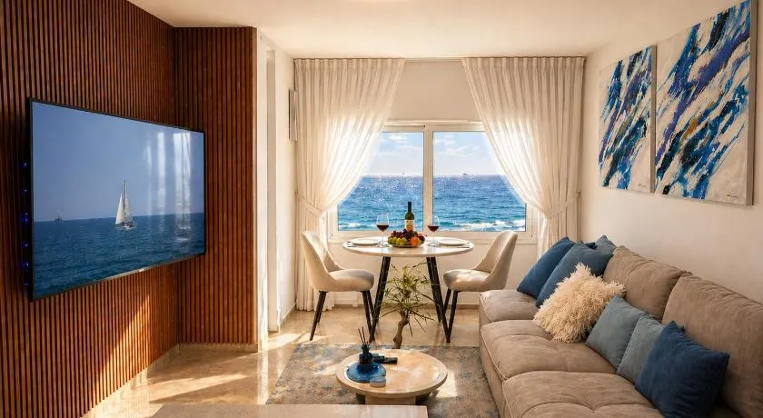 Boutique Seaview Apartment - Image 1