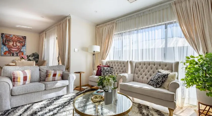 Elegant Hampton-Style Retreat , Tranquil Private Bedroom with Shared Bathroom - Image 1