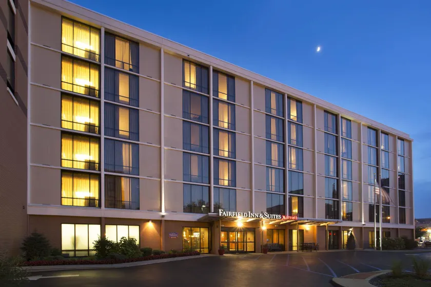 Fairfield Inn & Suites Louisville Downtown - Image 1