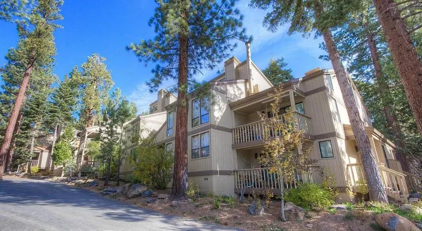 Forest View Townhouse - Image 1