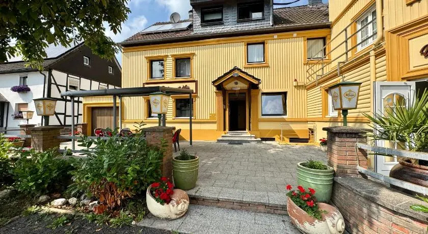 Hotel Moji 3 Landhaus Köln - Image 1