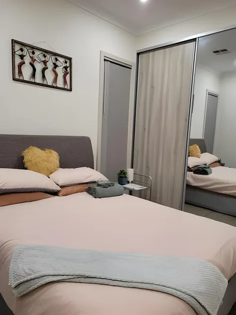 private room in a southern suburb house - Image 1