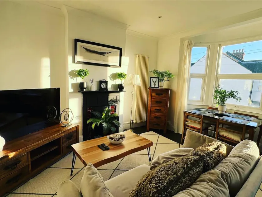 Hill Grove 2 Bedroom Apartment - Image 1