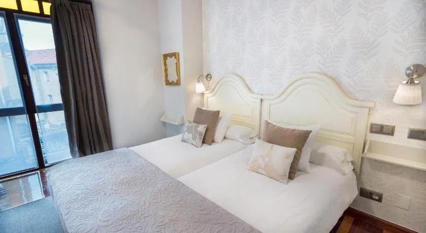 Cuatro Caminos Rooms - Image 1