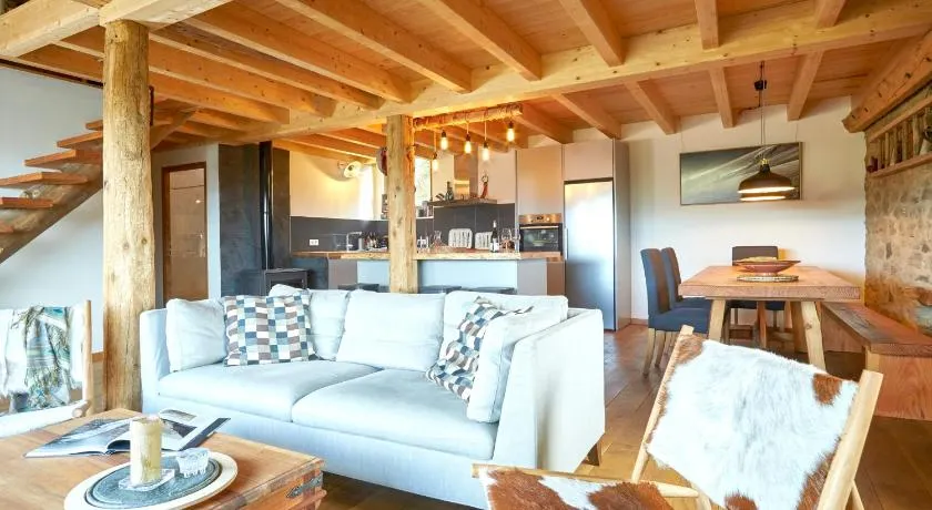 Homerez - Casa espaçosa, La Llagonne, vista para a montanha - Image 1