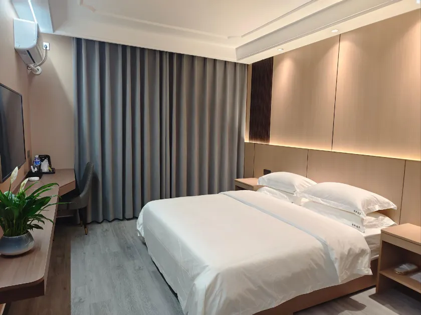 Xinlong Hotel - Image 1