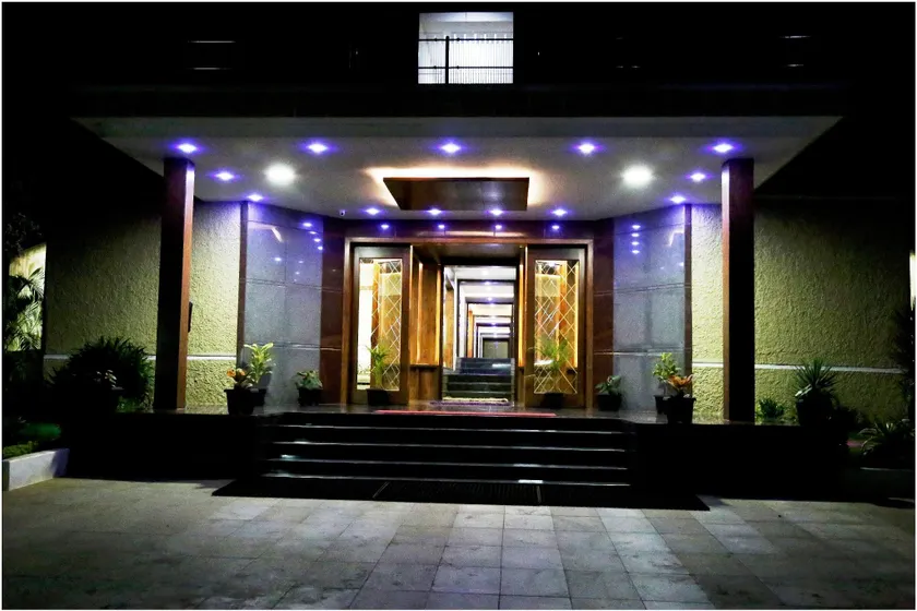 Hotel Hills - Image 1