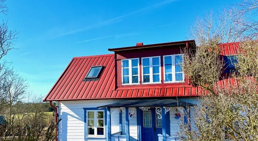 Vackert nyrenoverat 1800-talshus med bastu, vedspis och kamin - Image 1