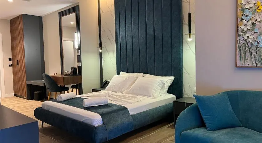 Domus Hotel & Apartments - Image 1