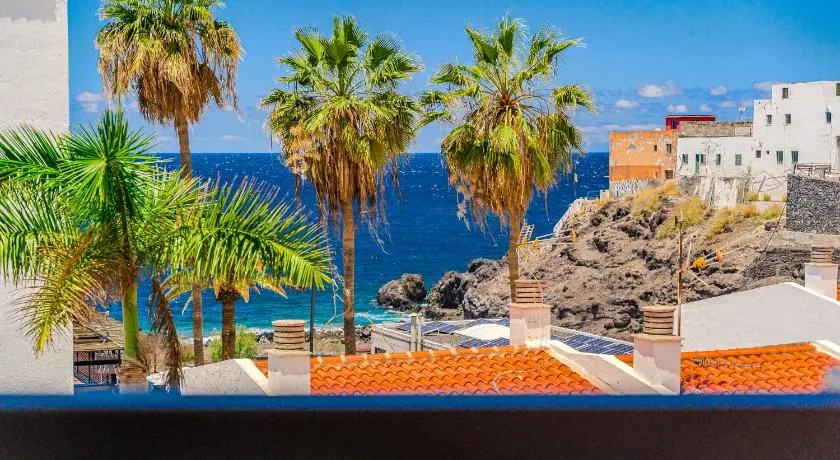 Family flat with 3 bedrooms and balcony near Los Gigantes and ocean - Image 1
