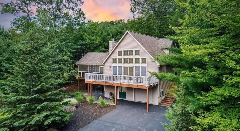 Luxury Poconos Chalet - 3 Mins to Camelback - Image 1