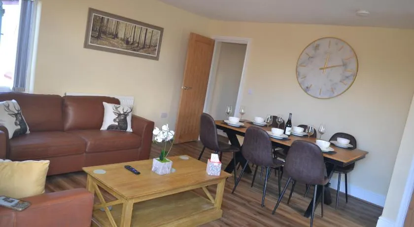 Royal Oak Apartment - Image 1