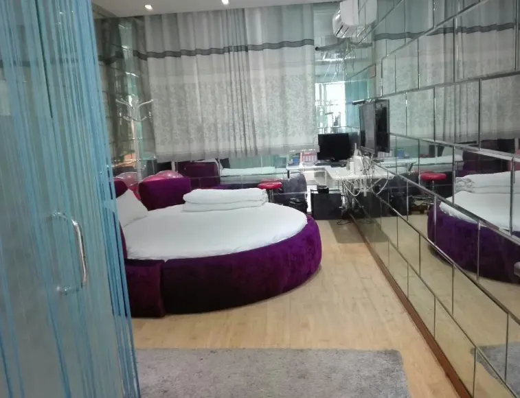 Love and Romance Theme Hotel - Image 1