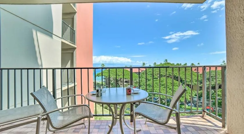 Cute Beachfront Condo w/ Lanai & Resort Pools - Image 1