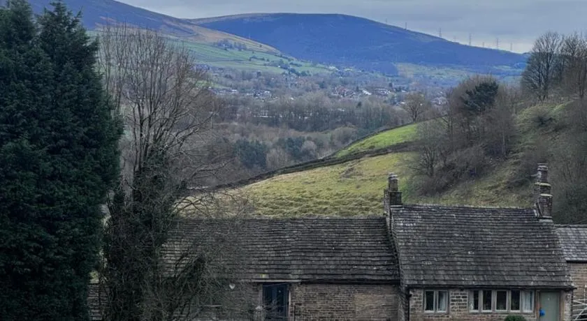 The Weavers Cottage at Springbank - Image 1
