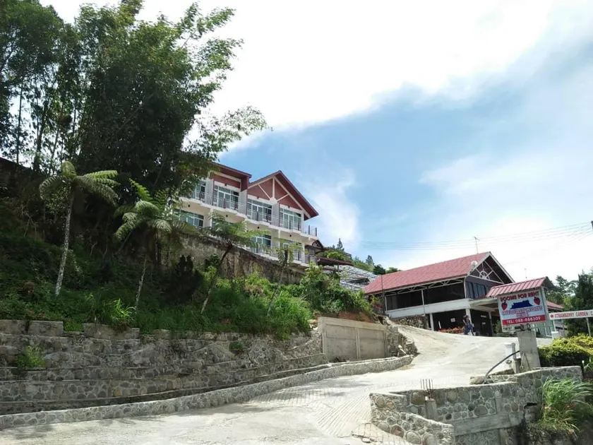 Strawberry Garden Hotel - Image 1